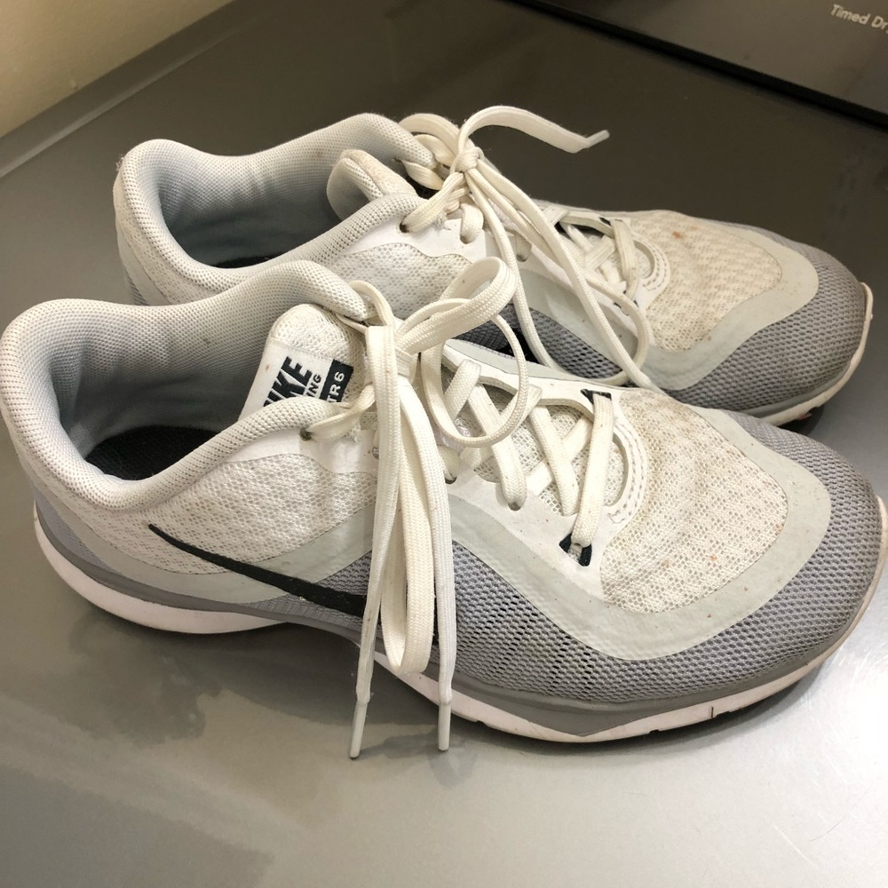 Used Nike Tennis Shoes